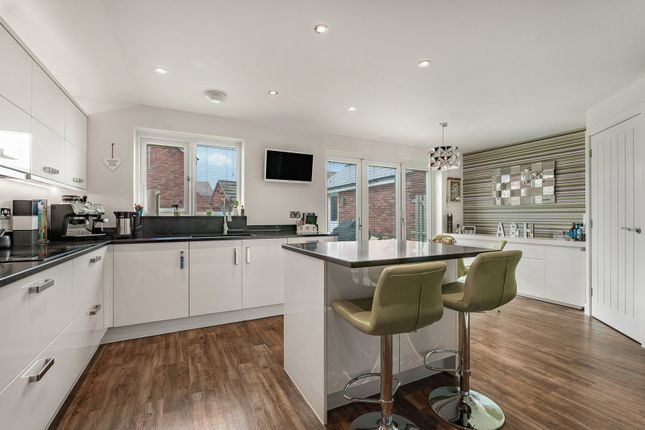 5, Feddon Close, Cheltenham photo 3