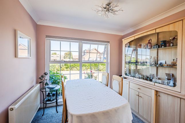 14, Poynings Close, Seaford photo 4