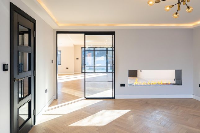 240, Kingston Vale, London photo 4