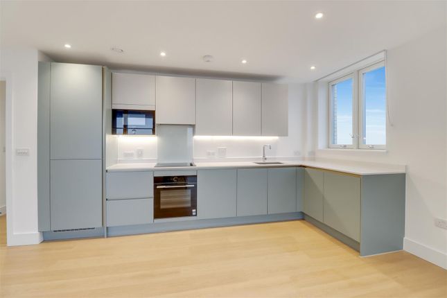 Thumbnail Flat to rent in Herne Hill Road, London