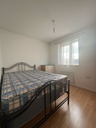 Town house to rent in Church Road, London