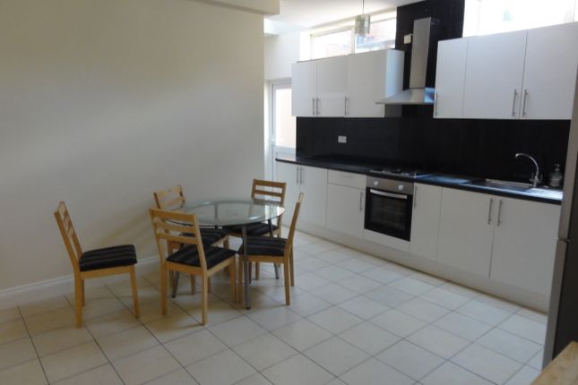 21A, Bulstrode Avenue, Hounslow photo 2