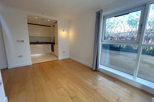Navigation Building,Flat 2, Station Approach, Hayes photo 2