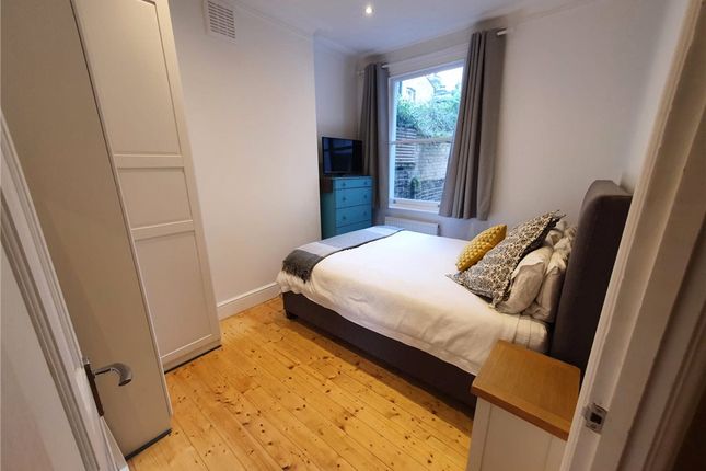 Flat for sale in Bullen Street, Battersea, London