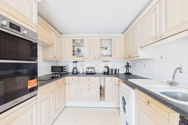 3 Redwood Court, Cheltenham photo 4