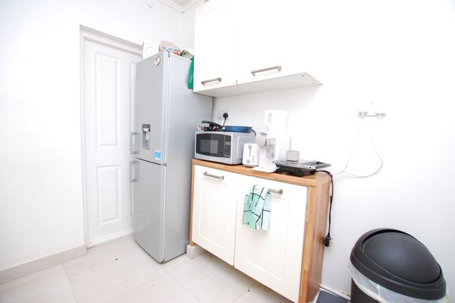Flat to rent in Madrid Road, Guildford, Surrey