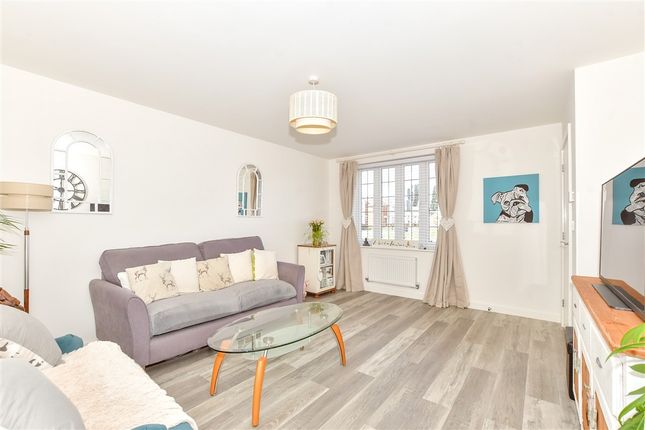 3-bed semi-detached on Wigeon Way Southbourne, Emsworth, £425,000
