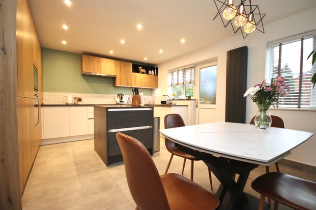 18, Milton Close, Lincoln photo 3