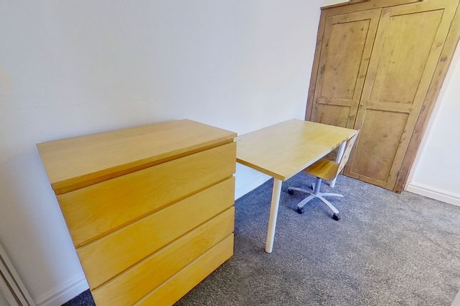 42 Hessle Avenue, Leeds photo 5