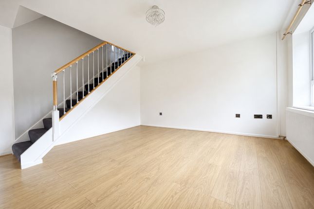 226, Stratton Heights, Gloucestershire photo 2