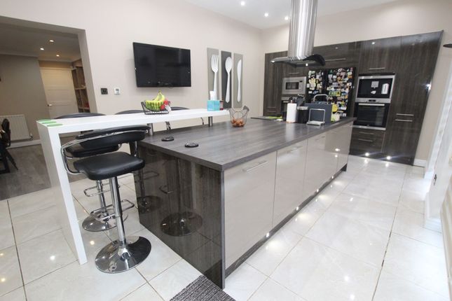 18 St. Wilfreds Drive, Rochdale photo 3