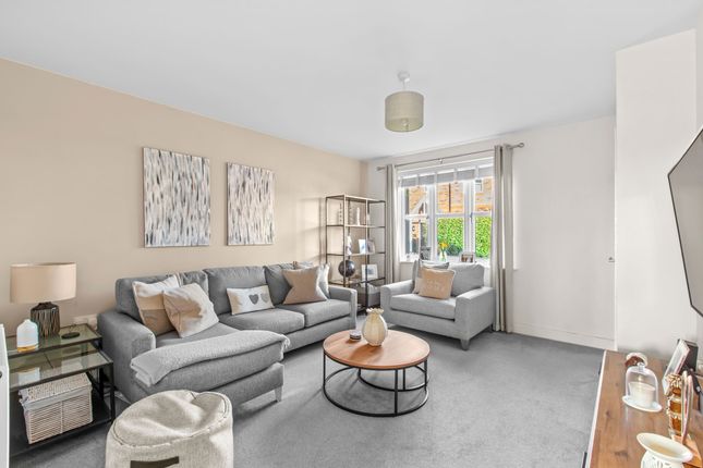 62 Lennon Way, Aylesbury photo 3