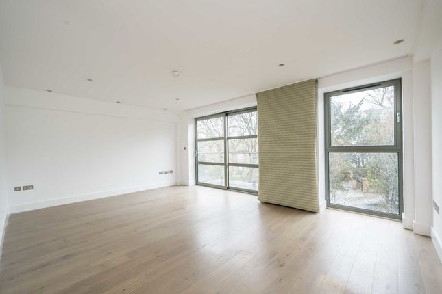 Flat for sale in Wimbledon Hill Road, London