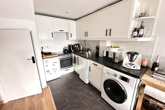 8 The Limes, Maybury Road, Woking photo 4