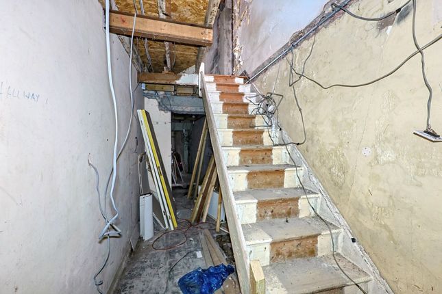 4, St. Catherine Street, Carmarthen photo 5