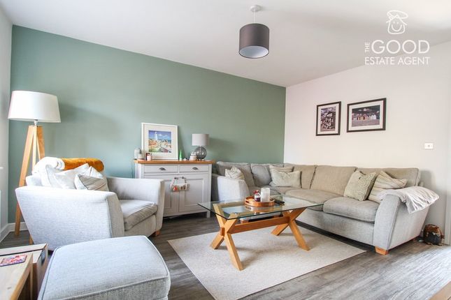 17, King James Close, Fordham photo 2