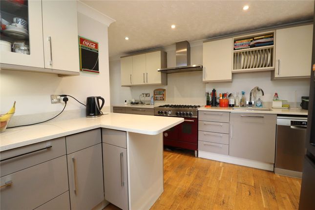 24, Willow Way, Woking photo 3