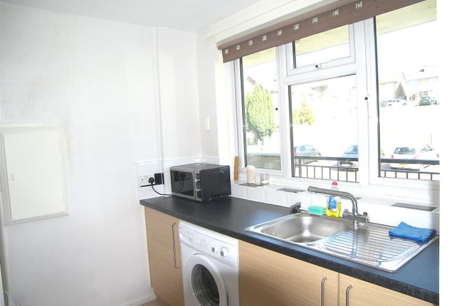 1 Bed Flat For Sale In Bowmans Close Potters Bar En6 Zoopla