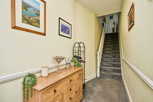 53, Mill Hill Road, Isle of Wight photo 4