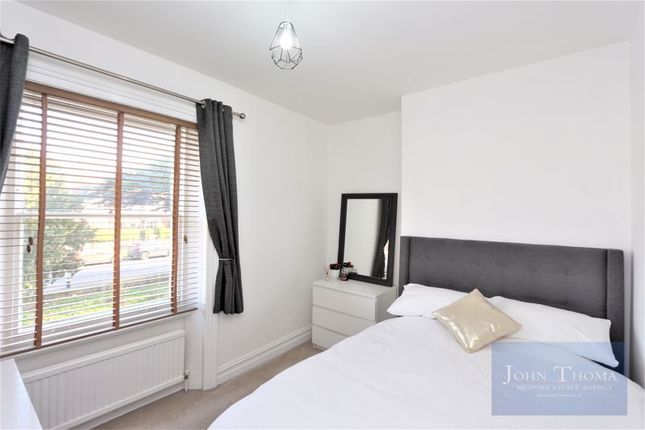 Flat to rent in Thurlby Close, Woodford Green