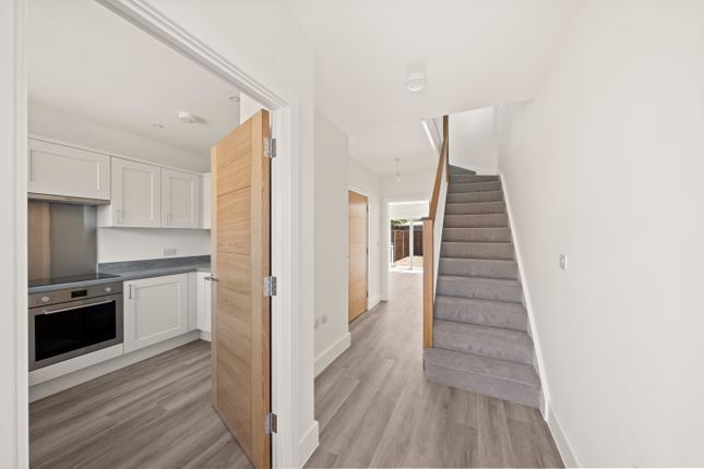 6, Trent Way , Worcester Park photo 3