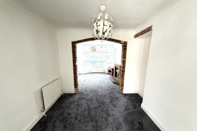 124, Grosvenor Crescent, Uxbridge photo 4