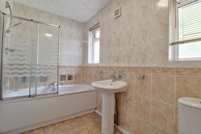 6, Spring Street, Barry photo 4