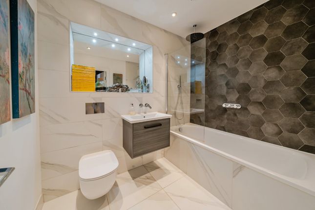 Apartment 71, 70, York Road, London photo 4