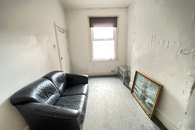 15 Royal Avenue, Doncaster photo 3