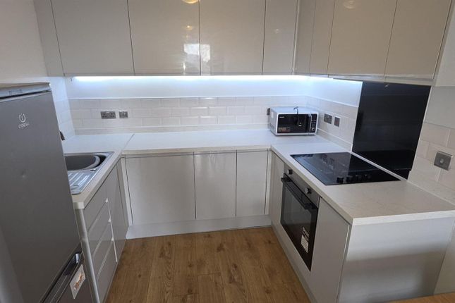 204, 11 Jesse Hartley Way, Liverpool photo 4