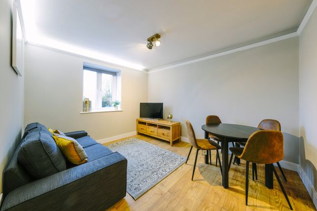 Flat to rent in Gloucester Road, Patchway, Bristol