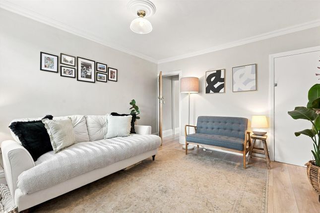 137, Smarts Lane, Loughton photo 2