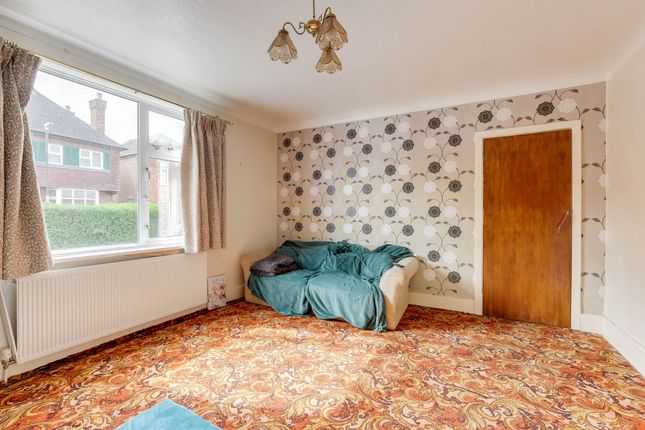 8 Warwick Road, Nottingham photo 4