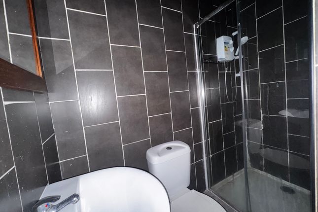 902, Warwick Road, Birmingham photo 5