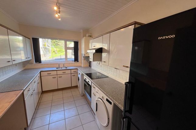 26 Long Oaks Court, Sketty photo 3