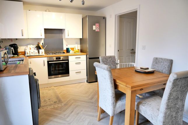 6, Brook Close, Chippenham photo 2