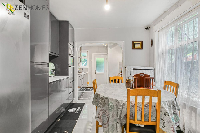 16 Victoria Road, London photo 3