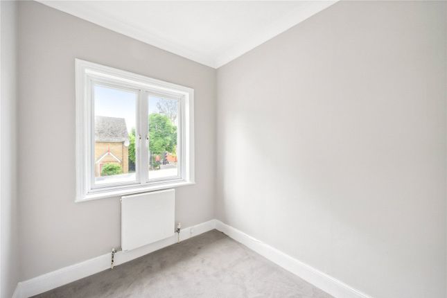 Flat to rent in Ambleside Gardens, London