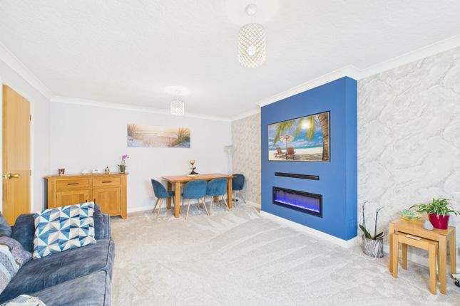 2, Pear Tree Close, Hull photo 5