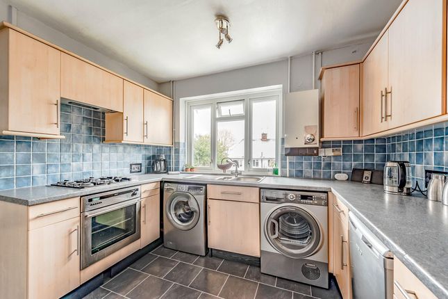 Maisonette to rent in Juniper Road, Reigate