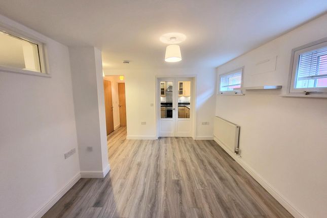Flat B, 64, Ock Street, Abingdon photo 2