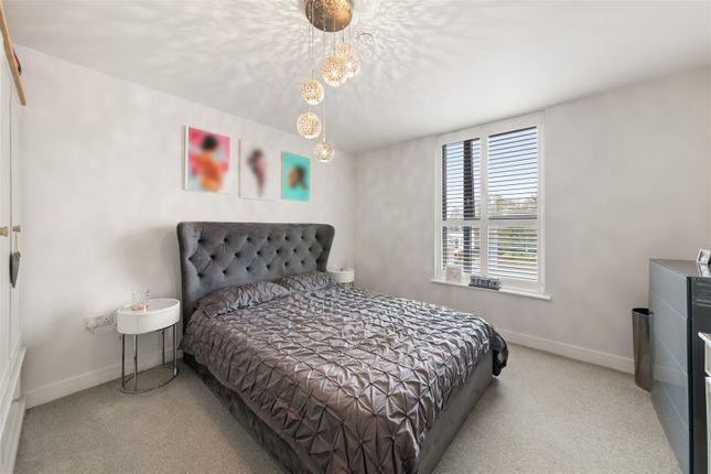 Flat for sale in Constabulary Close, West Drayton