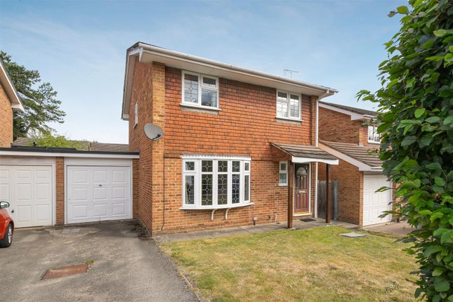 Thumbnail Detached house for sale in Cedar Drive, Sunningdale, Ascot