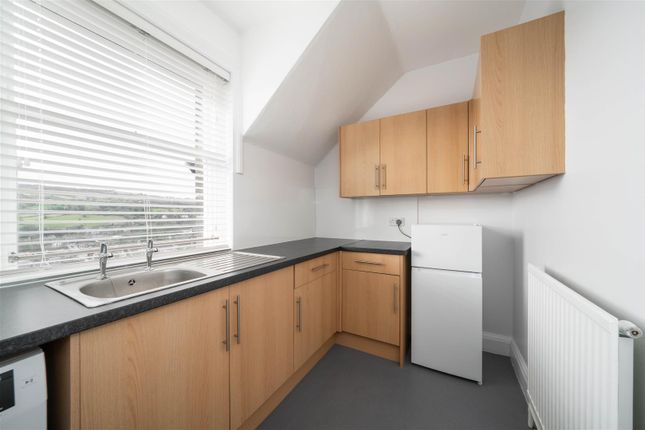 Flat 5, Golding House, Henry Avenue, Matlock photo 4
