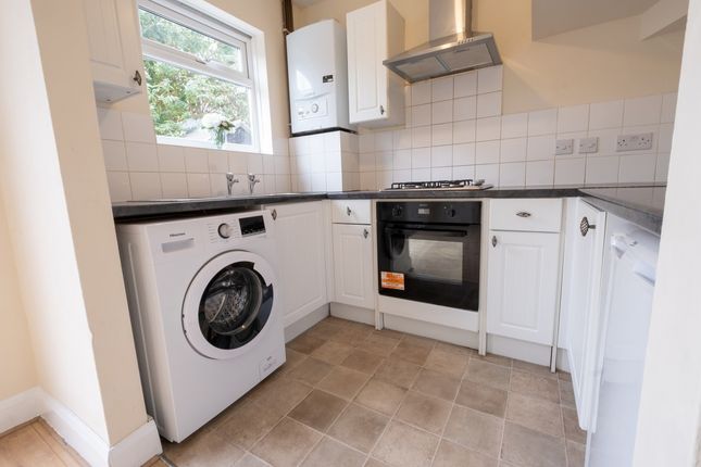 6, Westdean Avenue, Lee photo 4