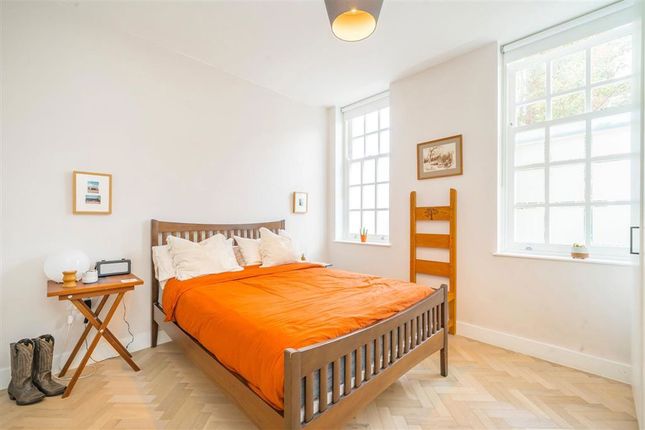Oldham Terrace, London photo 4