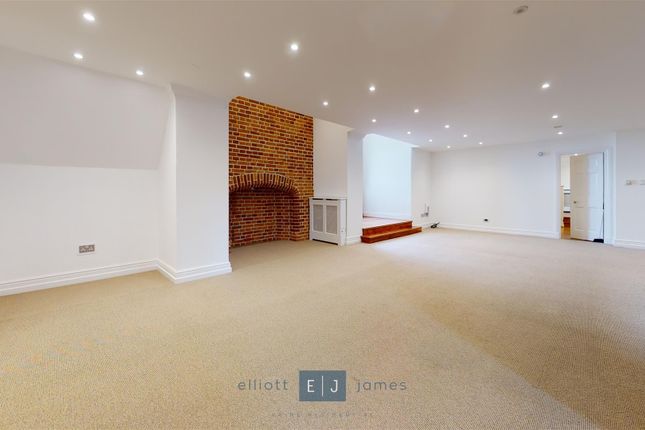 8, Hill Hall, Epping photo 4