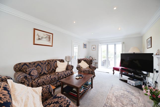 33, Spinnaker Grange, Hampshire photo 4