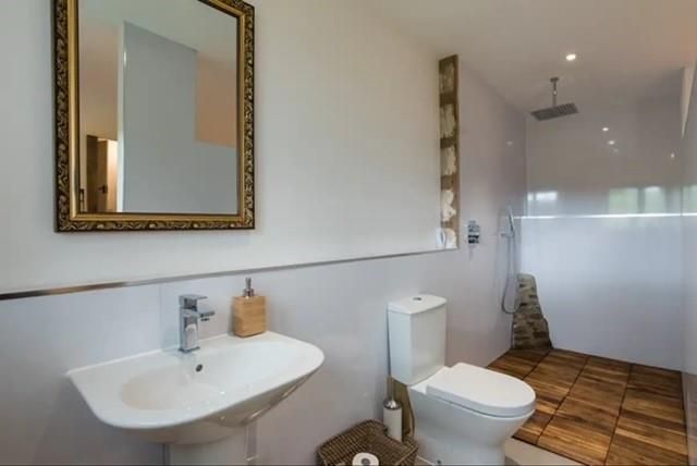 Master Ensuite 1.Jpg