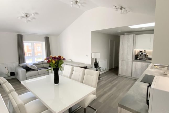 Flat for sale in Baddlesmere Drive, Kings Hill